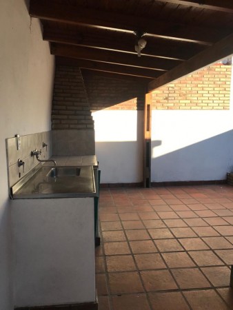 CASA DE 2 DORMITORIOS EN ALQUILER