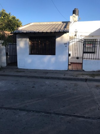 CASA DE 2 DORMITORIOS EN ALQUILER