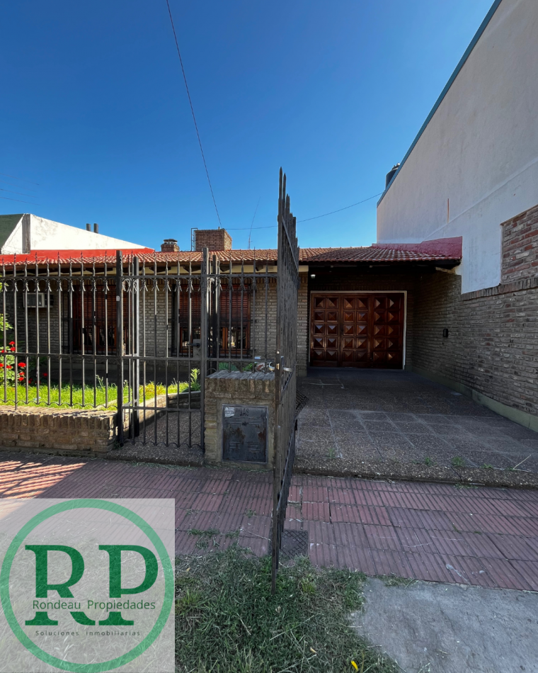 CASA DE 2 DORMITORIOS CON COCHERA EN ALQUILER