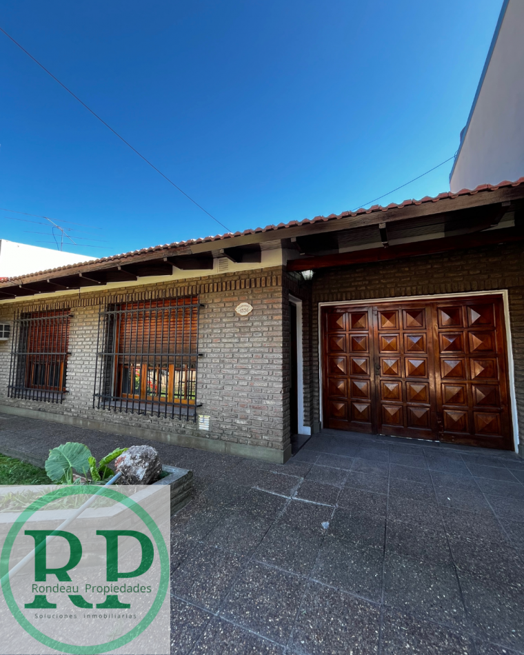 CASA DE 2 DORMITORIOS CON COCHERA EN ALQUILER