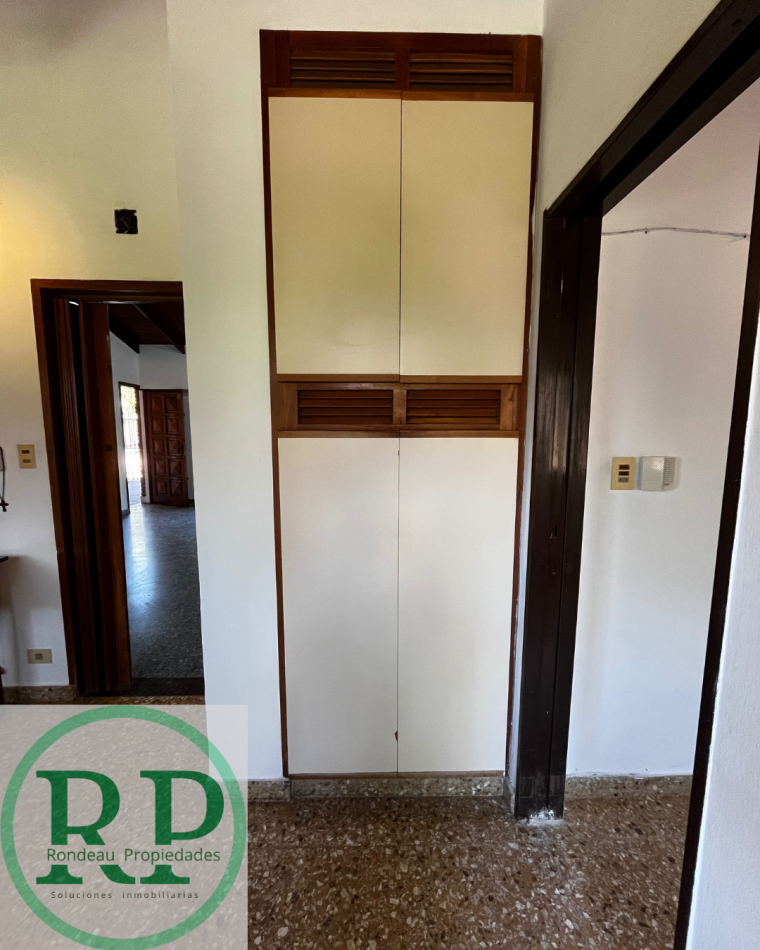 CASA DE 2 DORMITORIOS CON COCHERA EN ALQUILER