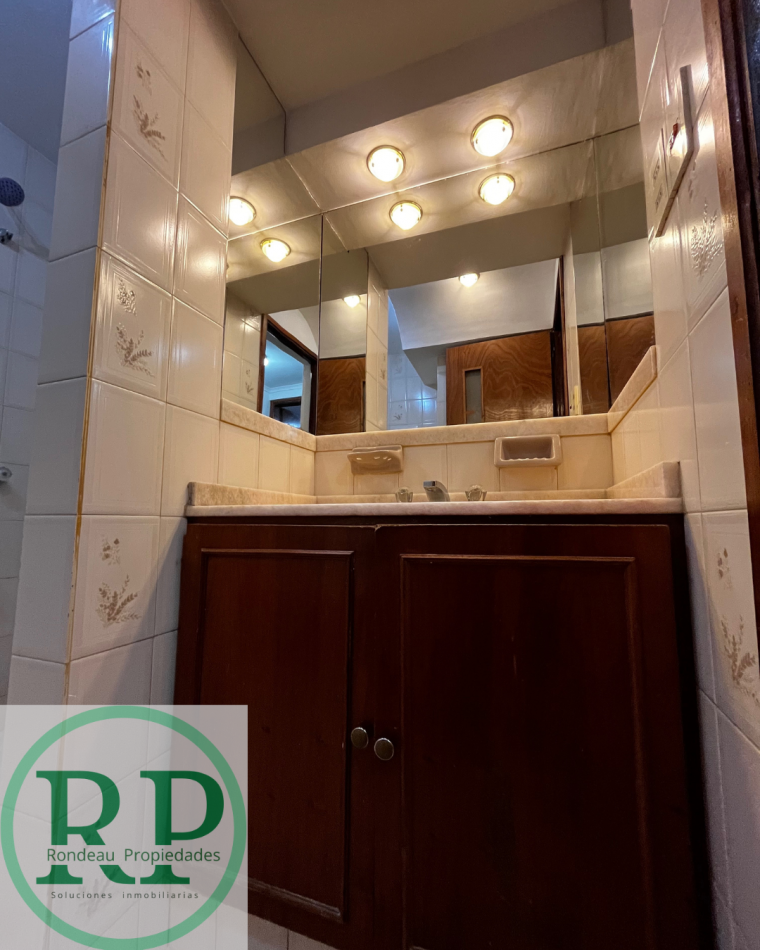 CASA DE 2 DORMITORIOS CON COCHERA EN ALQUILER