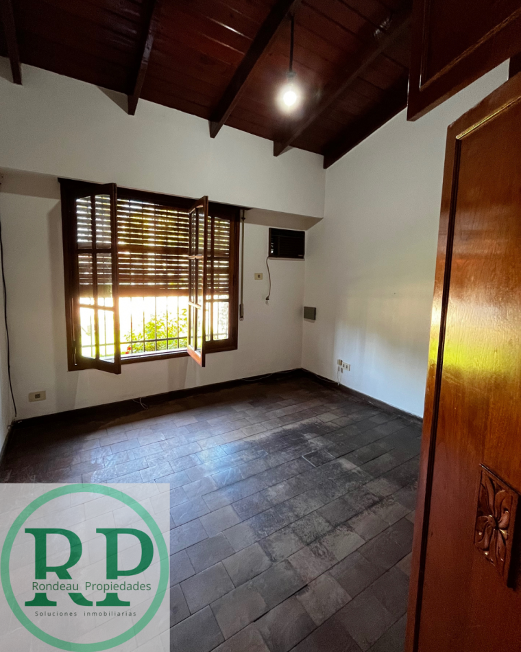 CASA DE 2 DORMITORIOS CON COCHERA EN ALQUILER