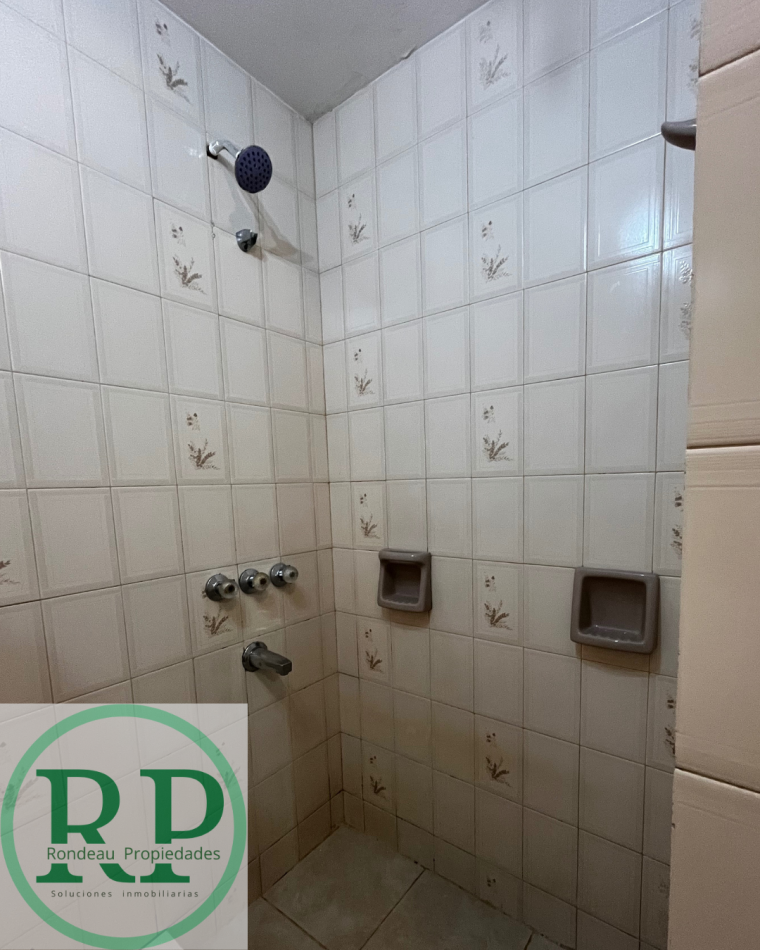 CASA DE 2 DORMITORIOS CON COCHERA EN ALQUILER