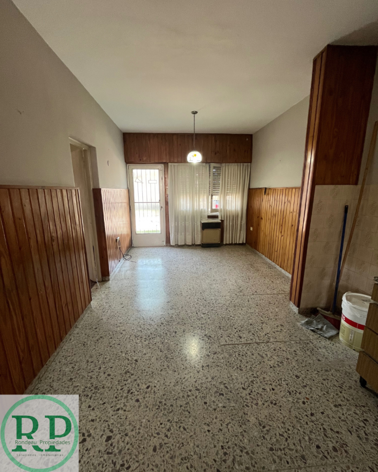 CASA DE 2 DORMITORIOS Y COCHERA DOBLE EN ALQUILER