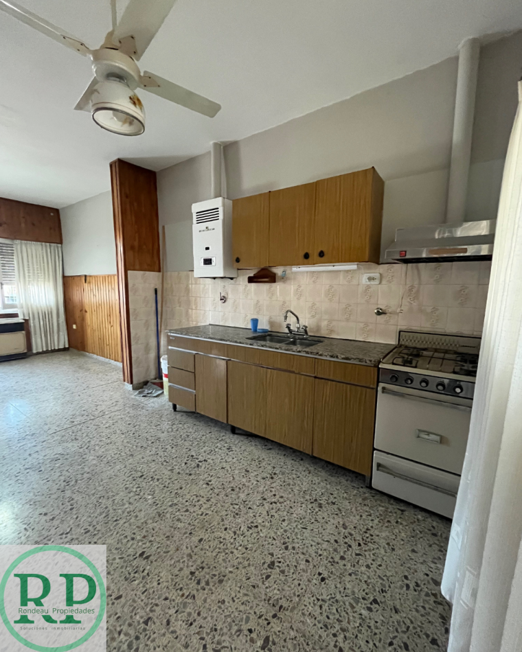 CASA DE 2 DORMITORIOS Y COCHERA DOBLE EN ALQUILER