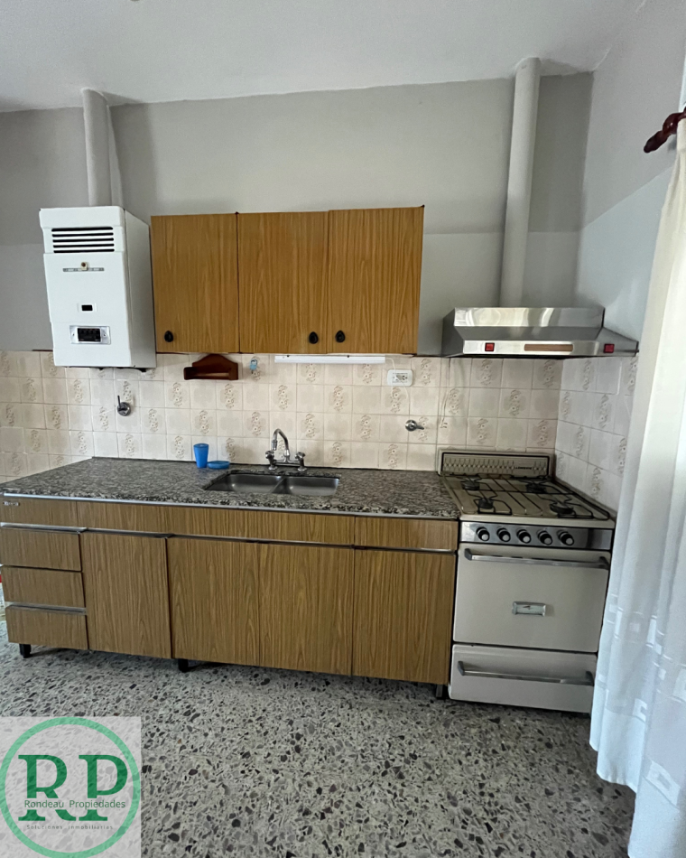 CASA DE 2 DORMITORIOS Y COCHERA DOBLE EN ALQUILER