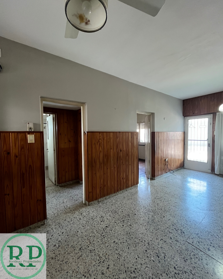 CASA DE 2 DORMITORIOS Y COCHERA DOBLE EN ALQUILER