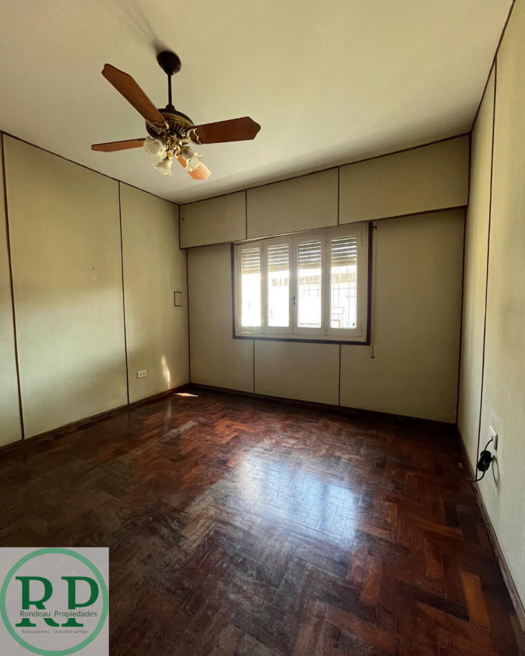 CASA DE 2 DORMITORIOS Y COCHERA DOBLE EN ALQUILER