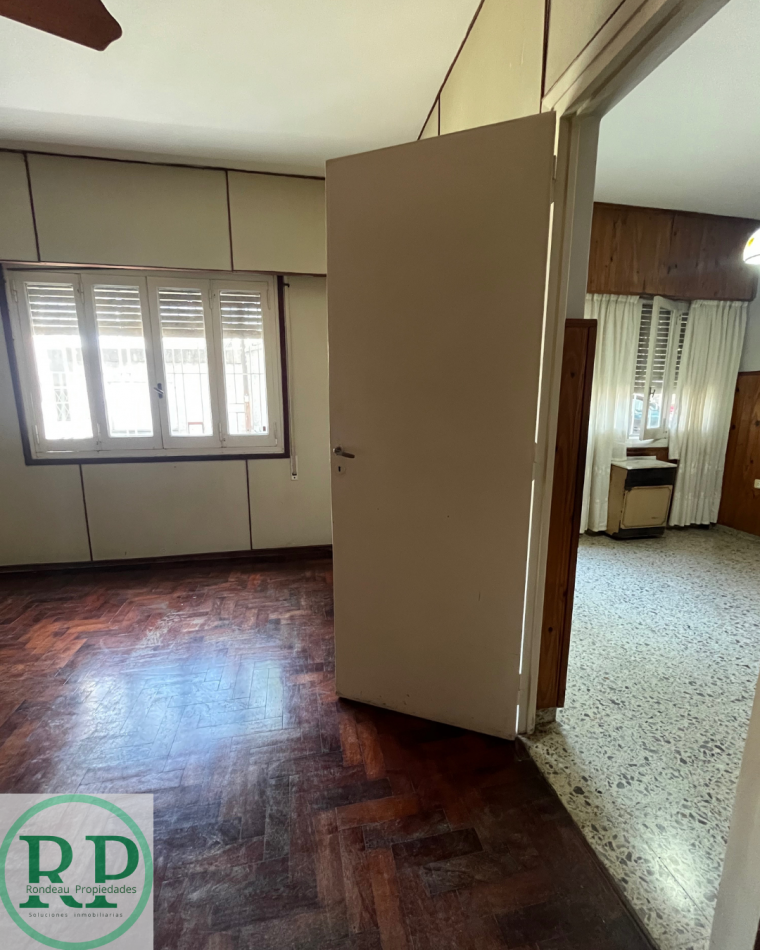 CASA DE 2 DORMITORIOS Y COCHERA DOBLE EN ALQUILER