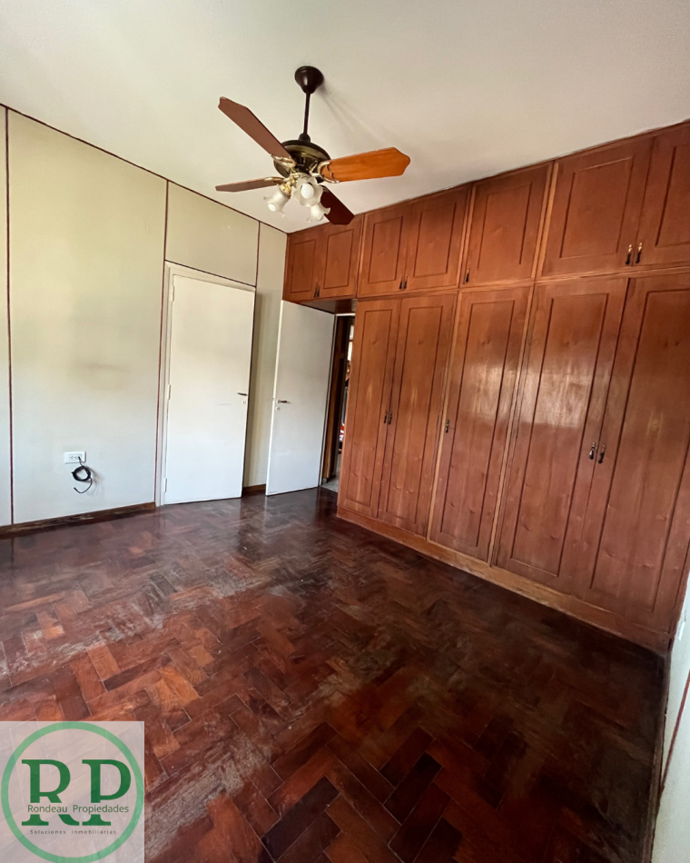 CASA DE 2 DORMITORIOS Y COCHERA DOBLE EN ALQUILER