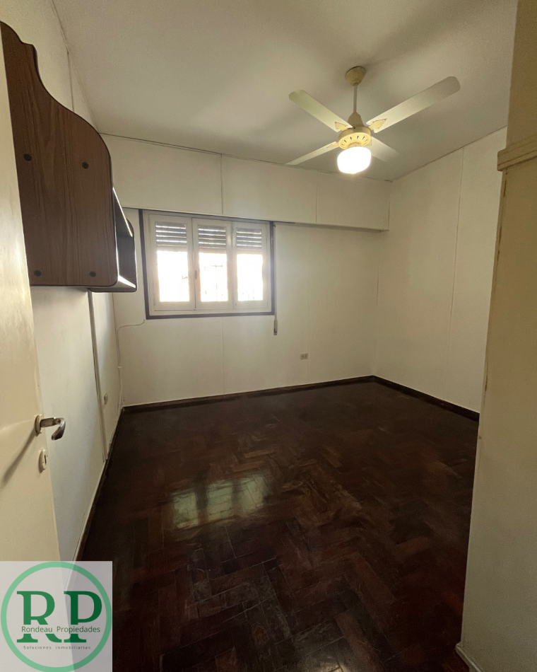 CASA DE 2 DORMITORIOS Y COCHERA DOBLE EN ALQUILER