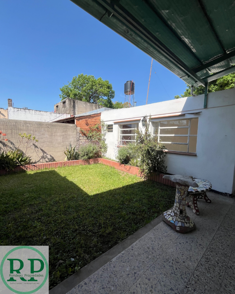 CASA DE 2 DORMITORIOS Y COCHERA DOBLE EN ALQUILER