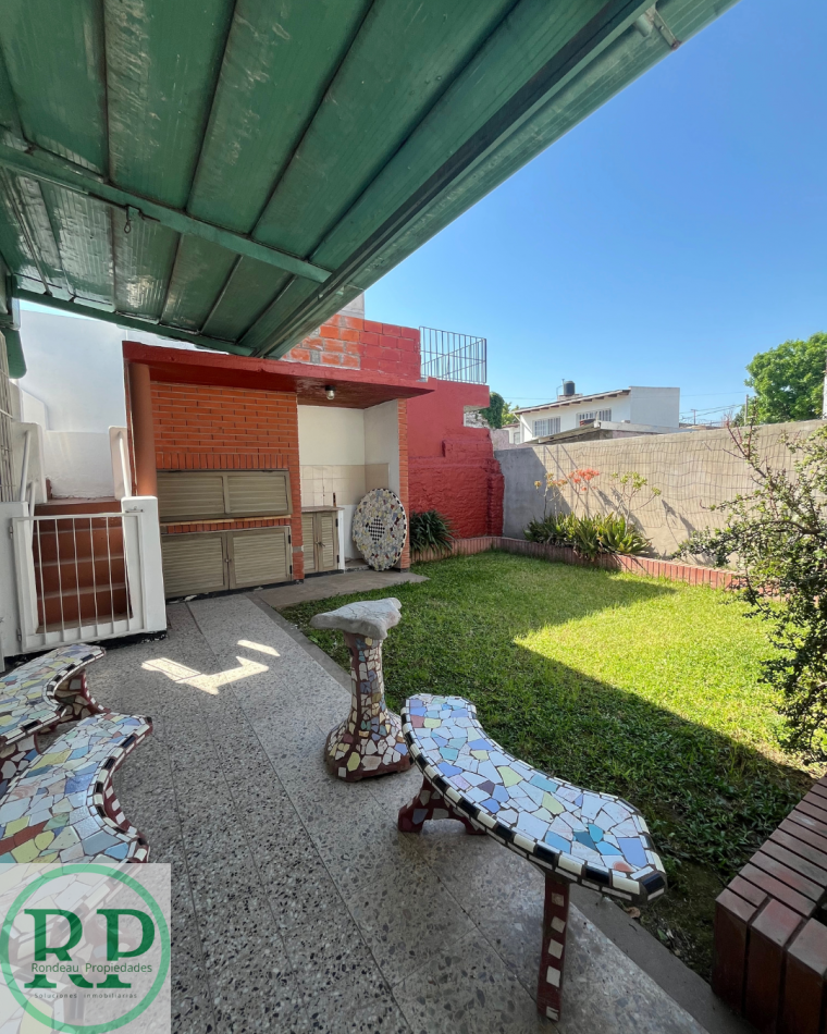 CASA DE 2 DORMITORIOS Y COCHERA DOBLE EN ALQUILER
