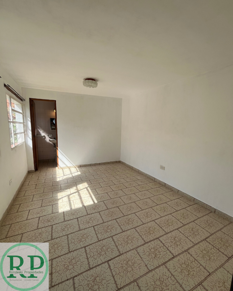 CASA DE 2 DORMITORIOS Y COCHERA DOBLE EN ALQUILER