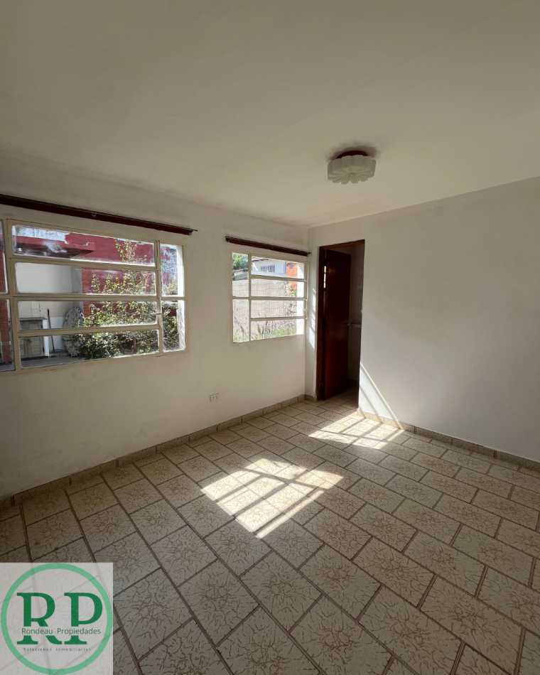 CASA DE 2 DORMITORIOS Y COCHERA DOBLE EN ALQUILER