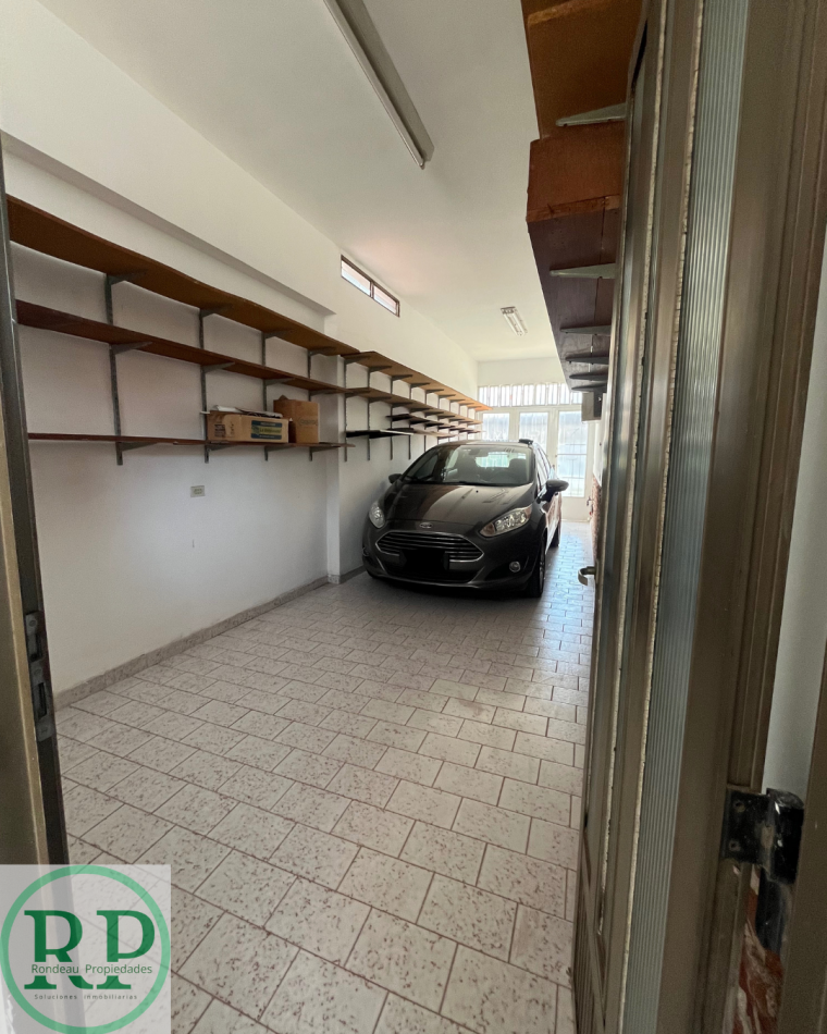 CASA DE 2 DORMITORIOS Y COCHERA DOBLE EN ALQUILER