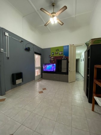 CASA DE 2 DORMITORIOS Y COMODINEN ALQUILER